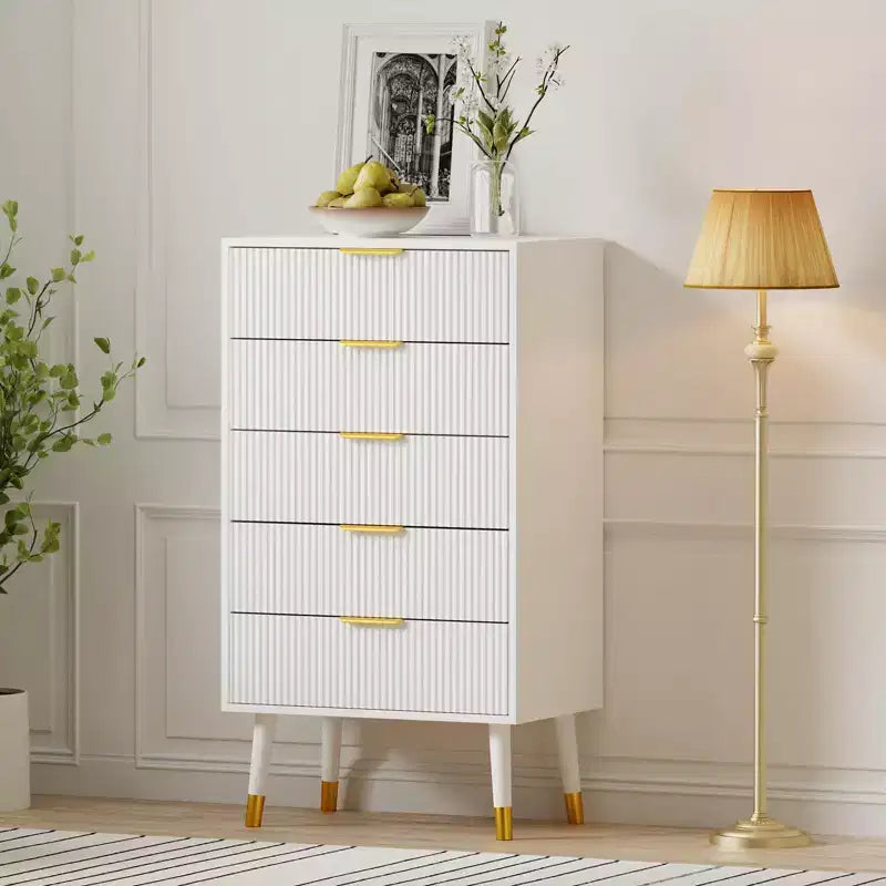Comò moderno a 5 cassetti per camera da letto, cassettiera a 5 cassetti in legno scanalato larga 57 cm
