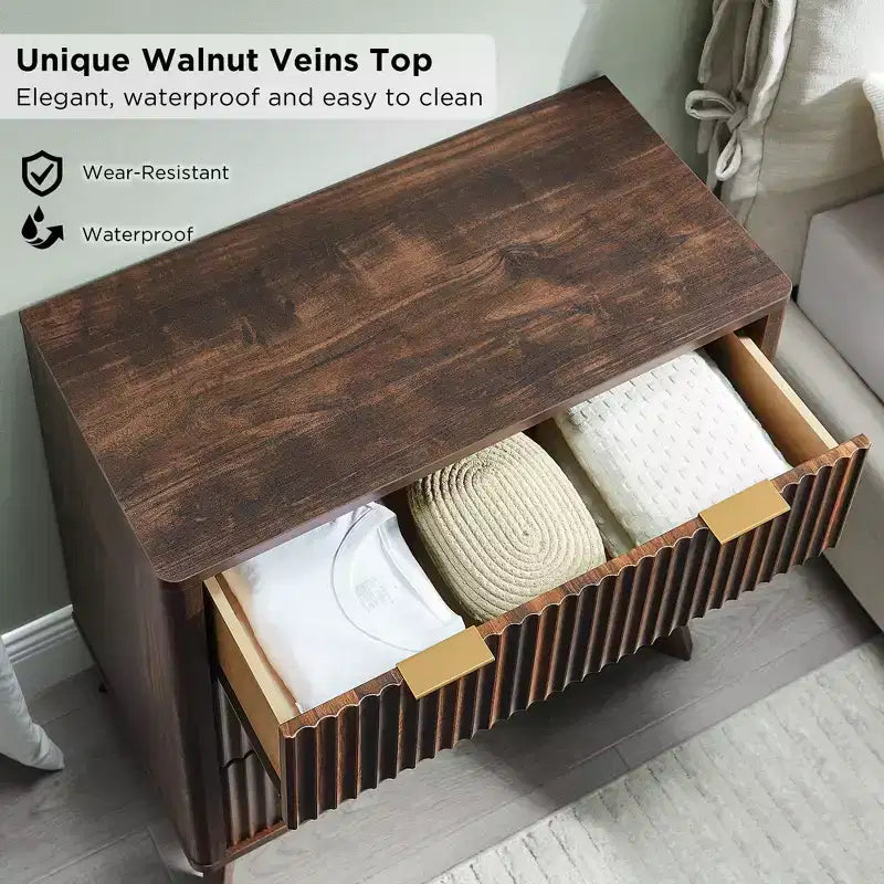 Comodino alto scanalato da 32 pollici, tavolino moderno con ripiano in finto marmo, comodino a 3 cassetti con contenitore, tavolino da notte per camera da letto, soggiorno